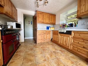 Kitchen- click for photo gallery